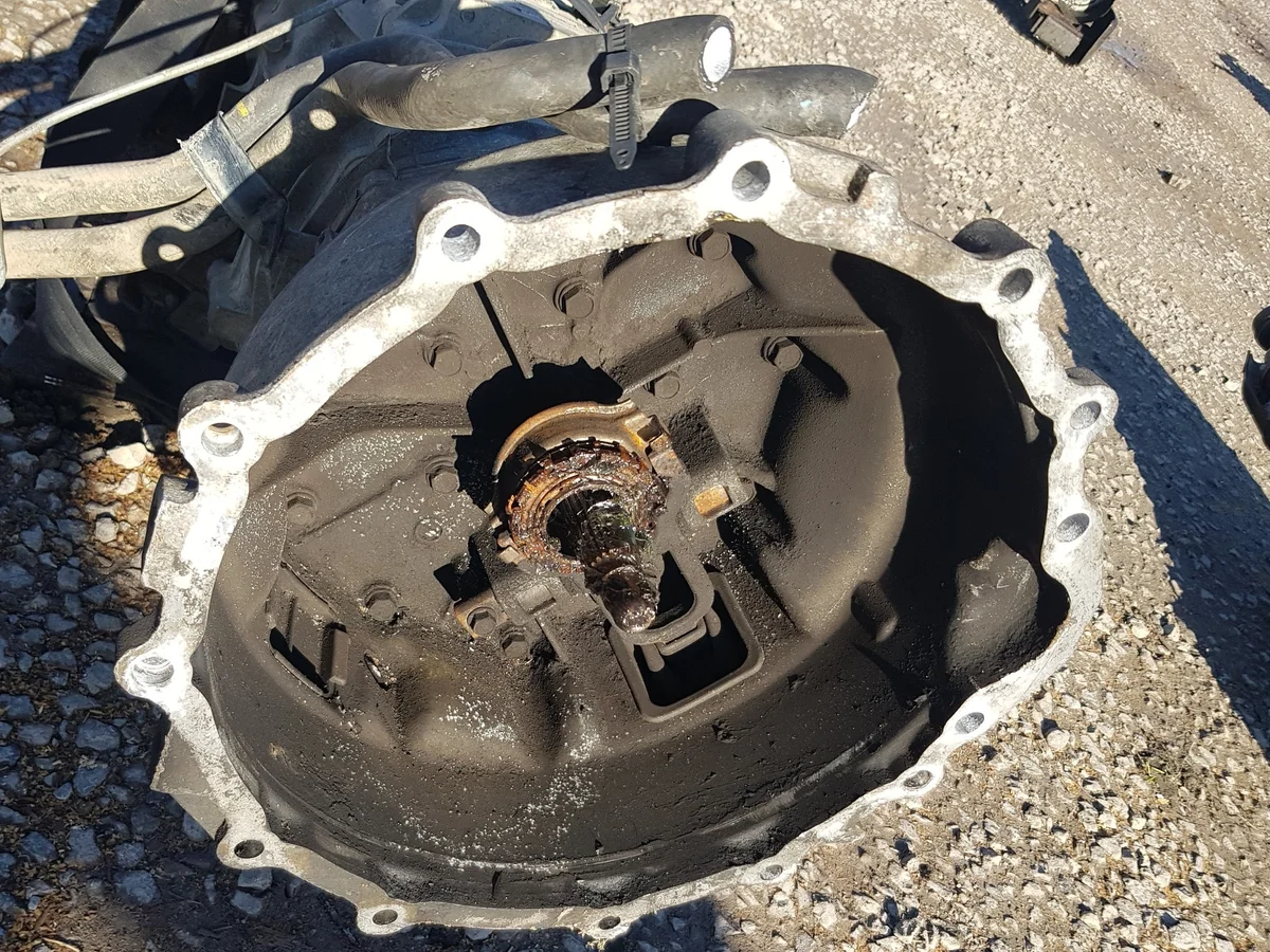 Getriebe Mitsubishi Pajero III 3.2 DID Manuell image 3