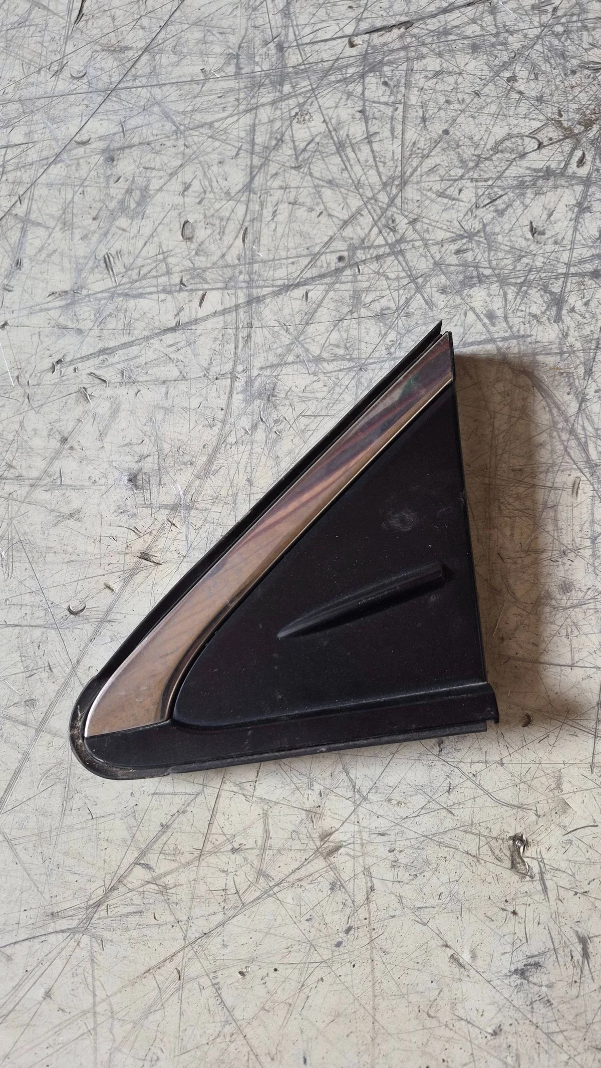 Toyota Corolla E210 E21 triangle aile gauche