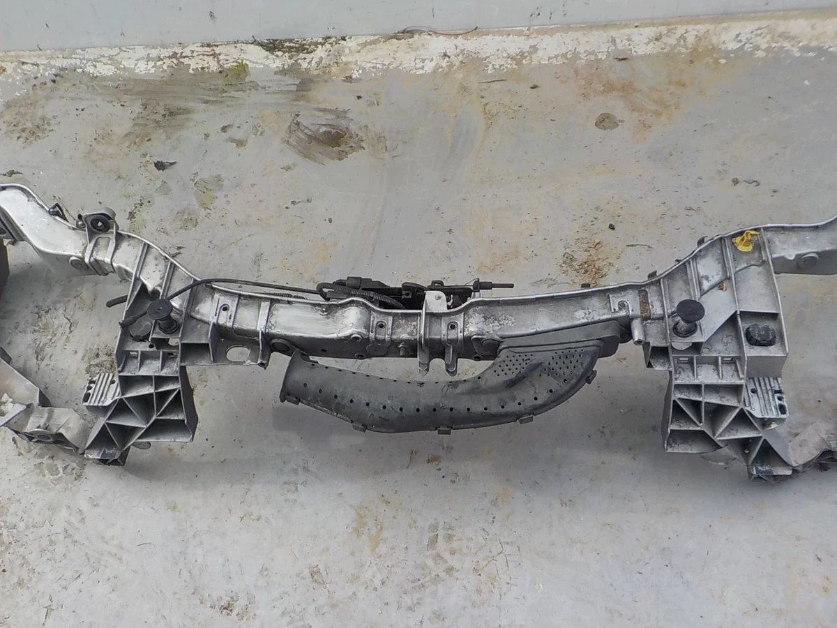 Ford Focus III frontbalk, begagnad image 4