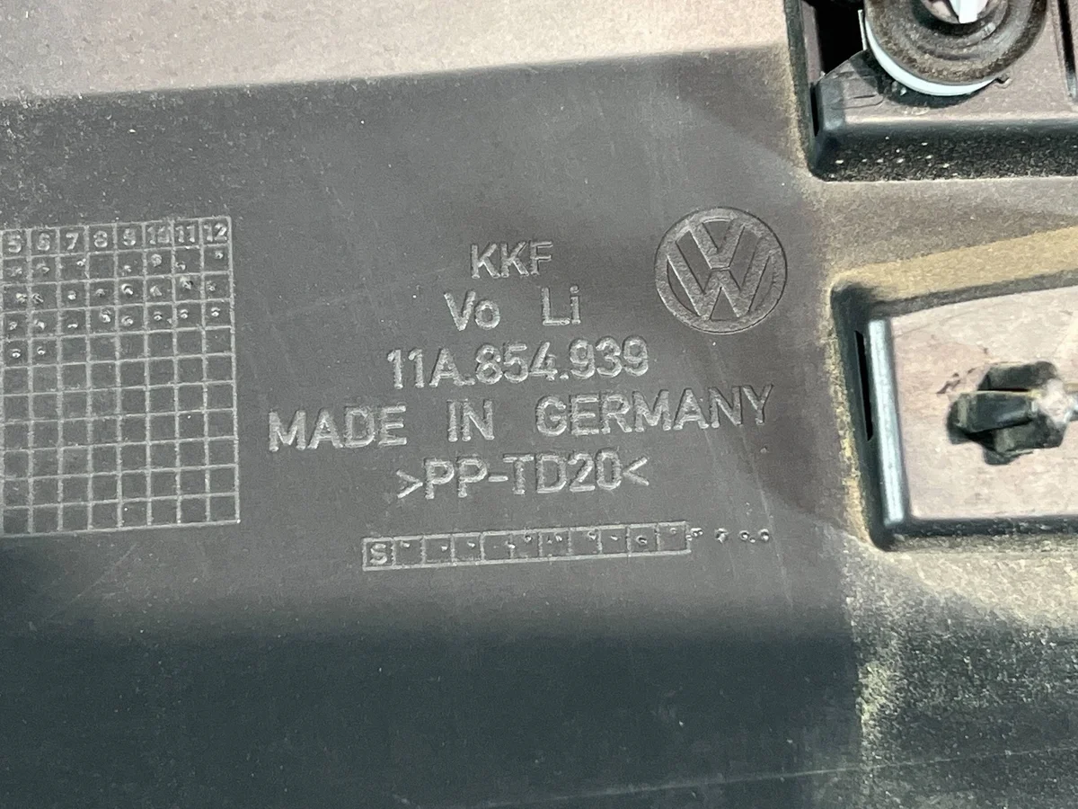 VW ID.4 etuoven listan suojus vasen image 3