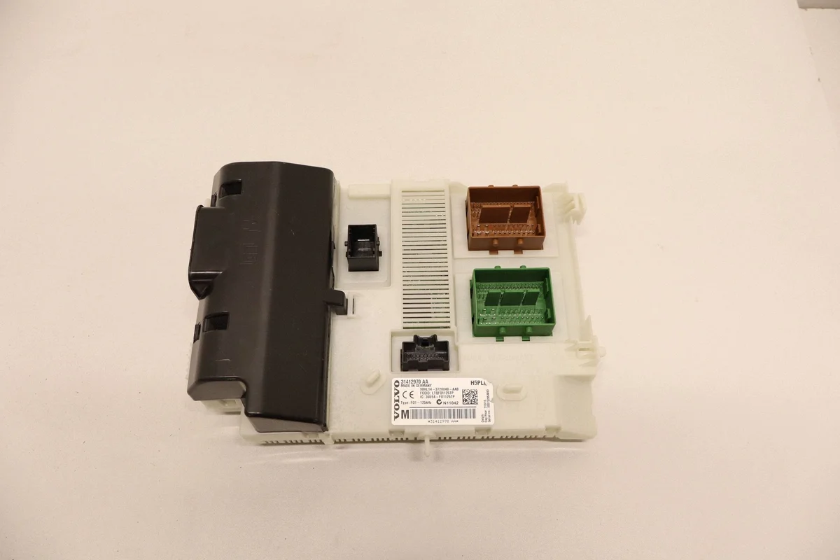 Volvo V60 CEM Fuse Box 31412970AA Used