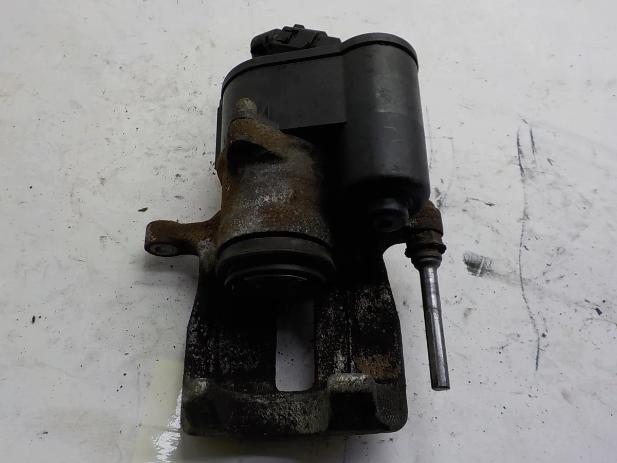 VW Passat B7 Bremssattel Rechts Hinten Elektrisch image 3