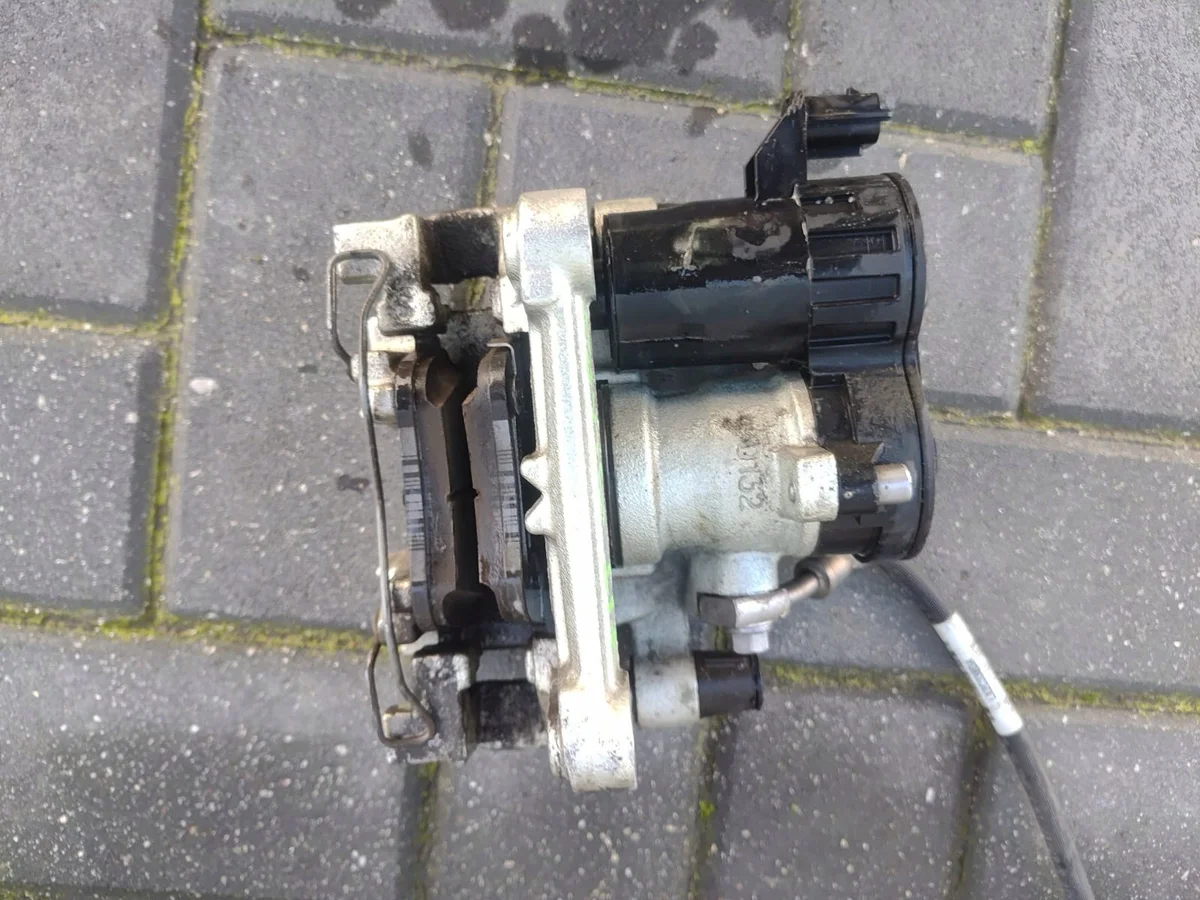 Ford Escape IV 2021 Bremssattel hinten rechts image 5