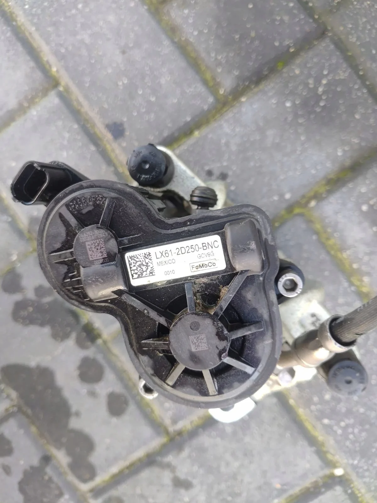 Ford Escape IV 2021 Bremssattel hinten rechts image 6