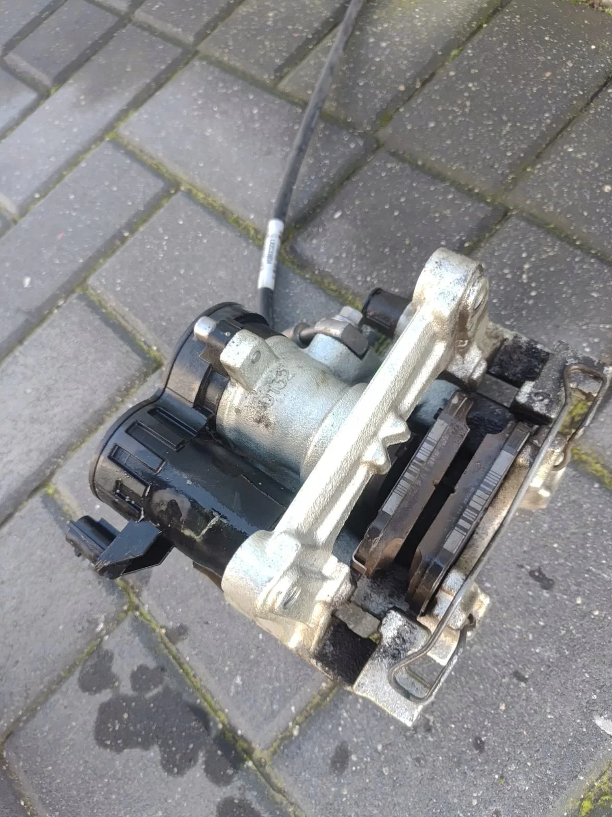 Ford Escape IV 2021 Bremssattel hinten rechts image 7
