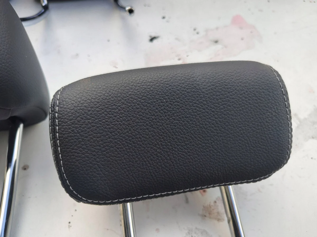 Conjunto de Apoios de Cabeça Couro Preto Mercedes C W205 image 4