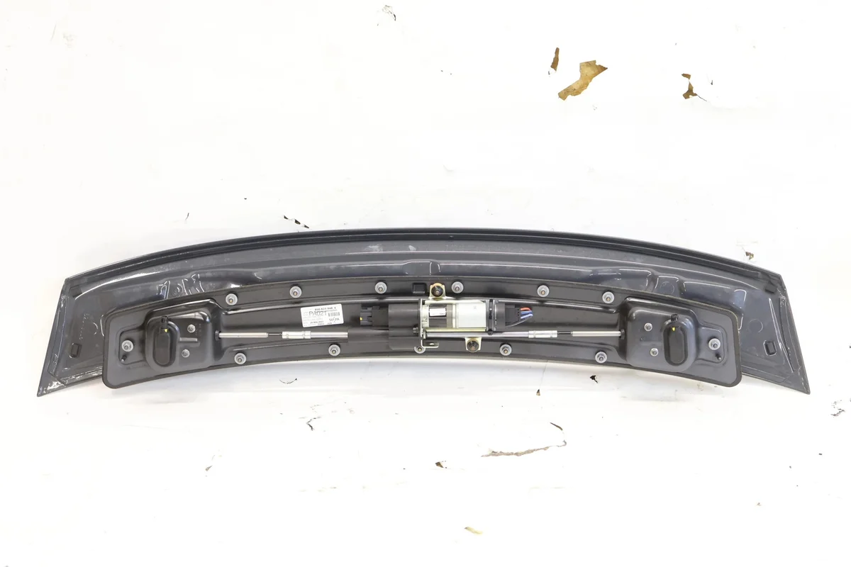 Spoiler Audi TT 8S 8S0827948E LX7M usato