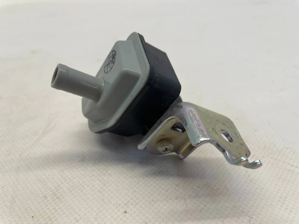 Yaris IV Cross Mazda 2 1.5 Hybrid Unterdruckventil OYT34257 image 3