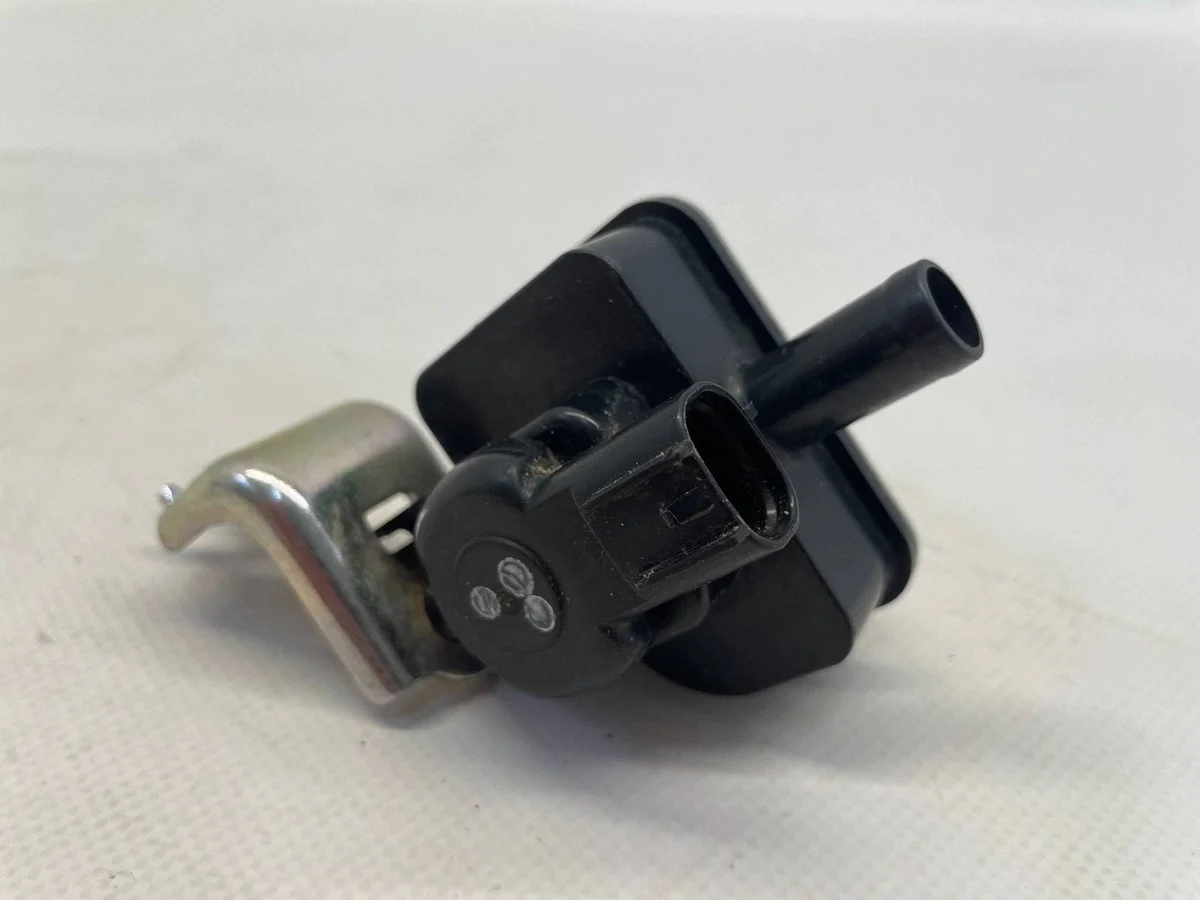 Yaris IV Cross Mazda 2 1.5 Hybrid Unterdruckventil OYT34257 image 5
