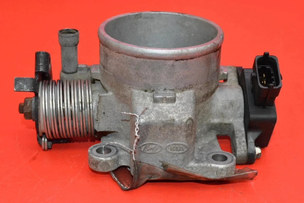 Drosselklappe Hyundai Coupe 2.0 16V 35100-23701 image 3