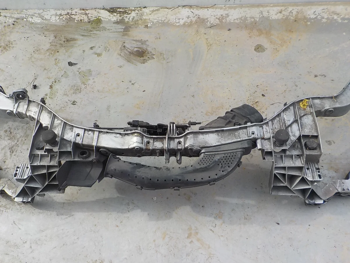 Ford Focus III Front Reinforcement Bar Used image 4