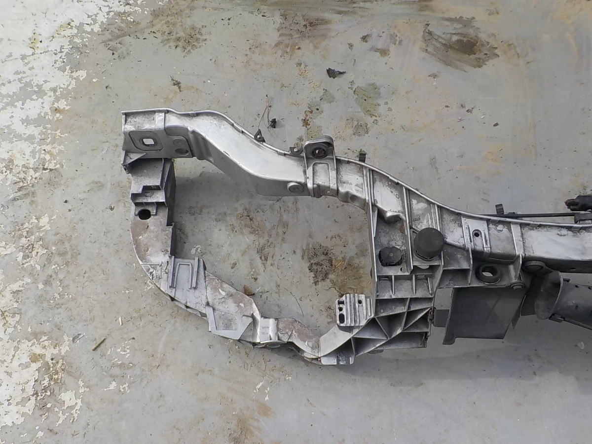 Ford Focus III Front Reinforcement Bar Used image 5