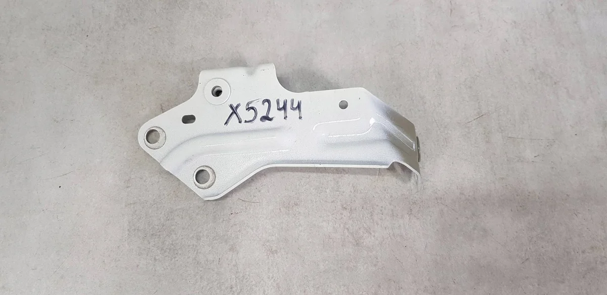 Nissan Qashqai J12 kiinnike, oikea etu