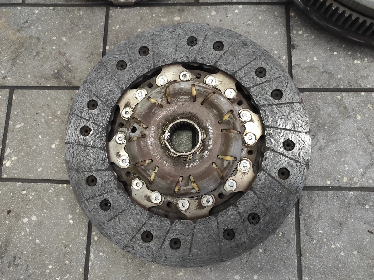 Embraiagem VW T5 2.5 TDI Usada image 3