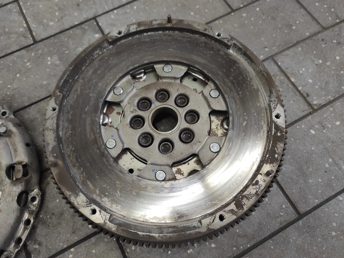 Embraiagem VW T5 2.5 TDI Usada image 4