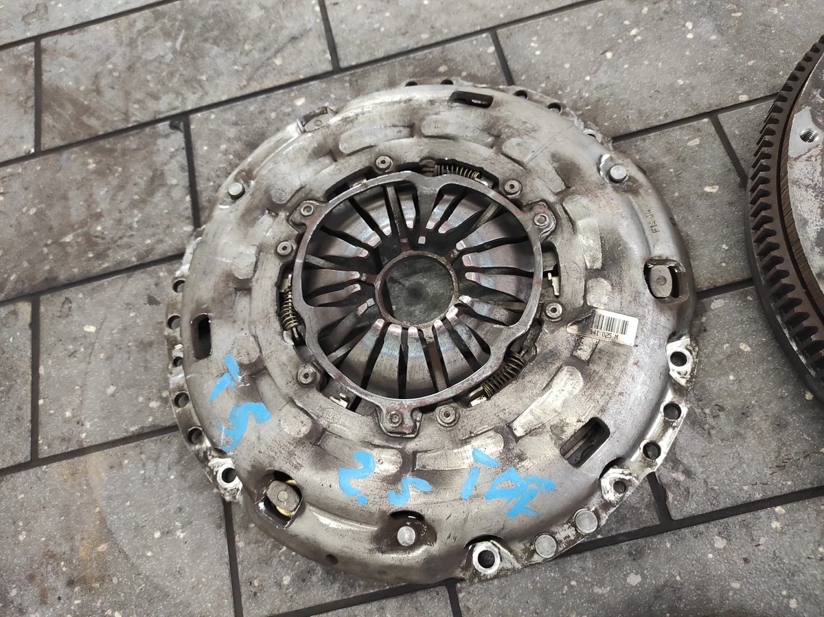 Embraiagem VW T5 2.5 TDI Usada image 5