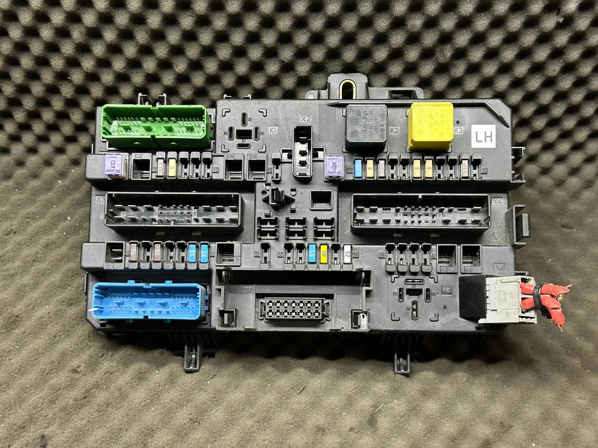 Zekeringkast Opel Astra H 13268286VAR