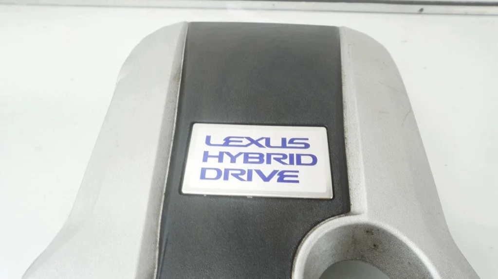 LEXUS IS III 300H 2.5 B Cache moteur image 3