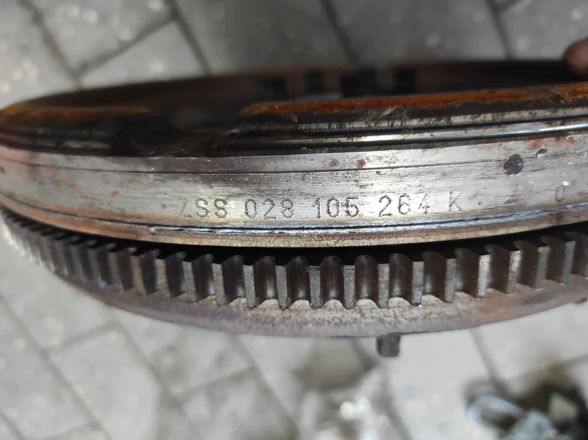 Embrayage VW Golf IV 1.9 TDI 028105264K image 6