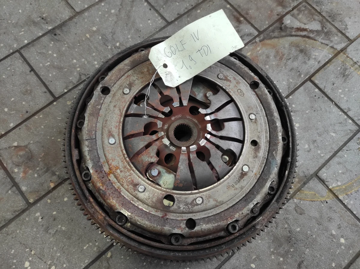 Embrayage VW Golf IV 1.9 TDI 028105264K image 7