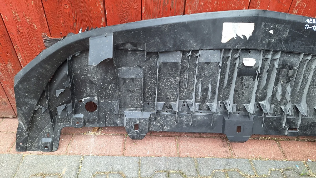 Onderbumper A1178850036 - Gebruikt image 3