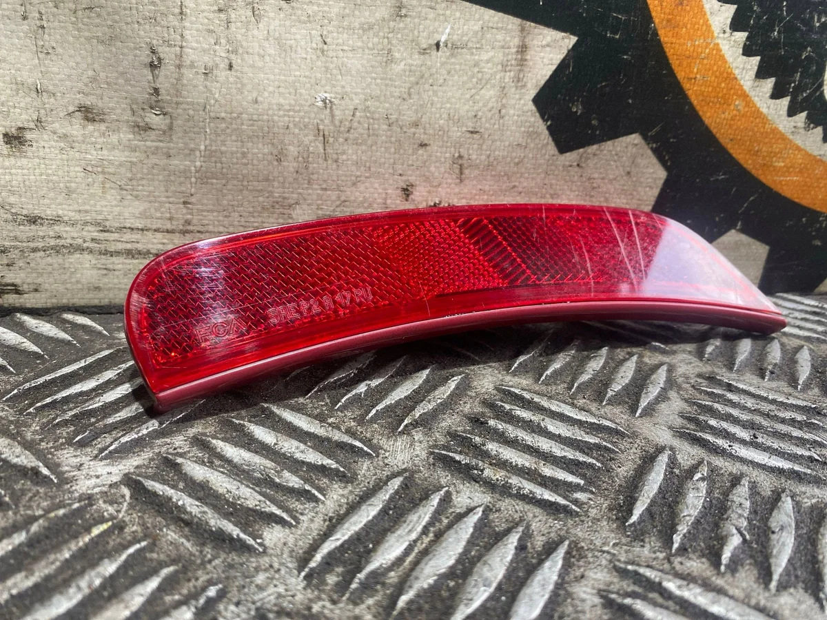 Réflecteur de pare-chocs Chrysler Pacifica 68229424AA