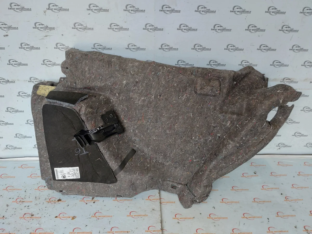 Škoda Kamiq vasen tavaratilan paneeli image 6