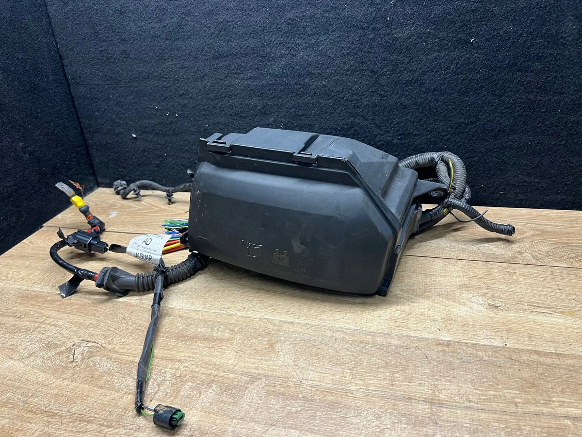 Boîte à fusibles Jaguar E-Pace J9C314A066AA