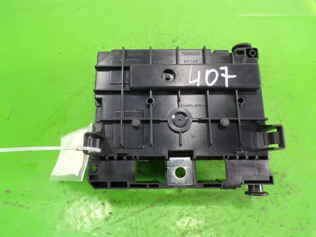 Sicherungskasten Peugeot 407 1.6 HDI 9HZ image 3