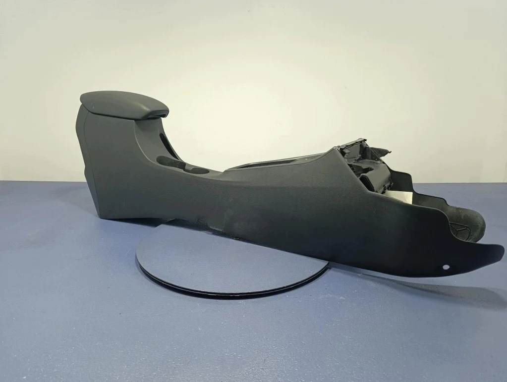 Hyundai i20 III middenconsole armsteun image 5