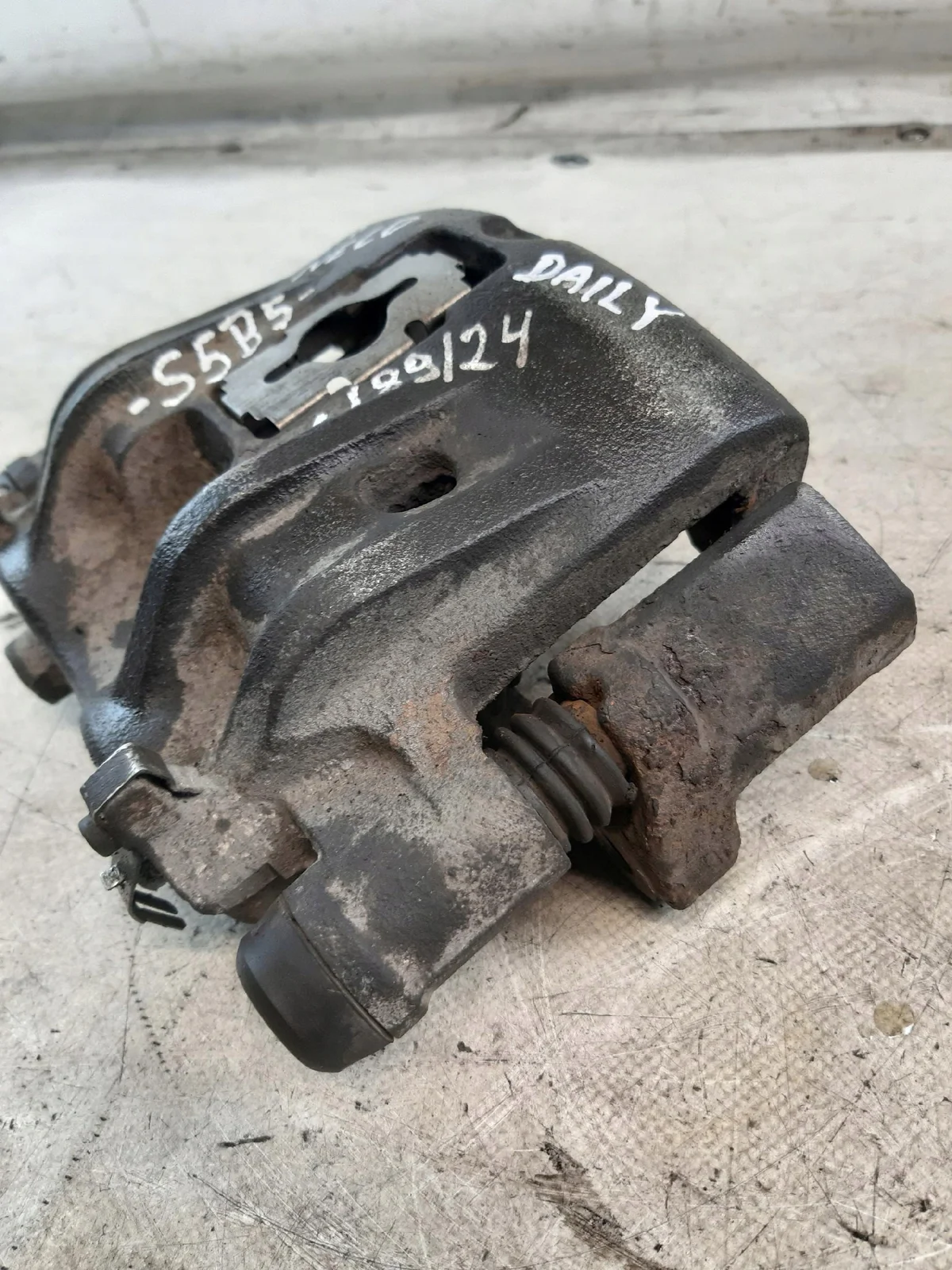 Brake Caliper Left Rear Twin ATE9601 image 4