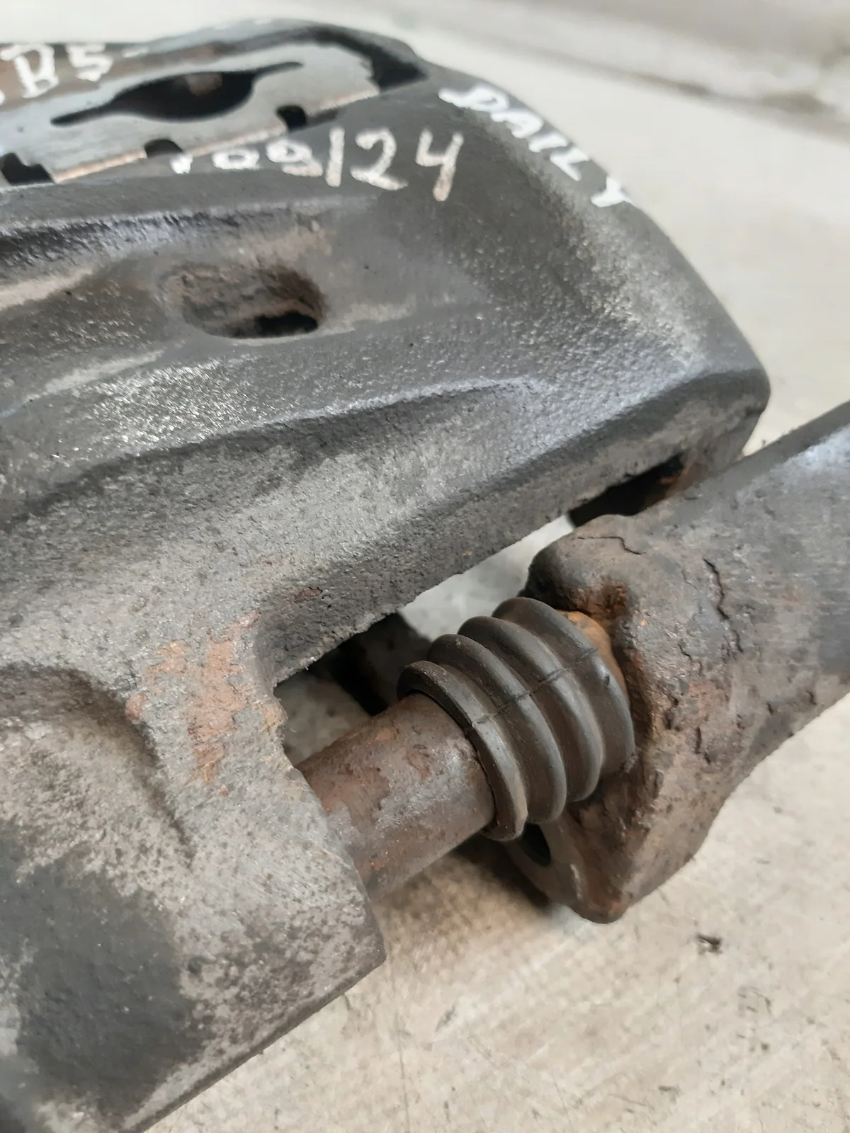 Brake Caliper Left Rear Twin ATE9601 image 5