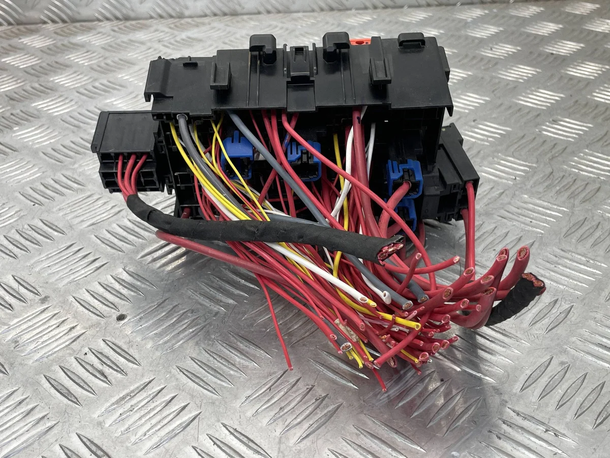Módulo Caixa Fusíveis Renault Arkana 243116LA0B image 9