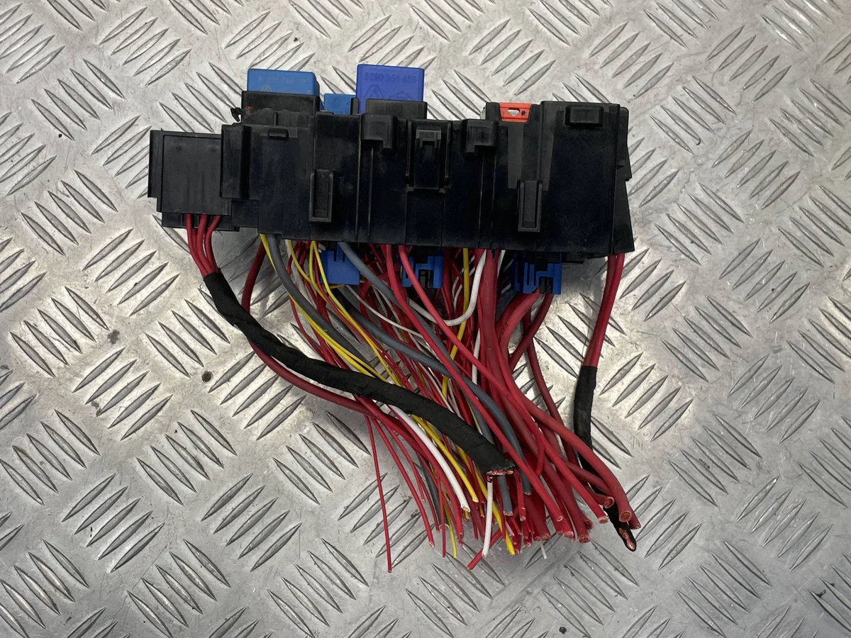 Módulo Caixa Fusíveis Renault Arkana 243116LA0B image 10