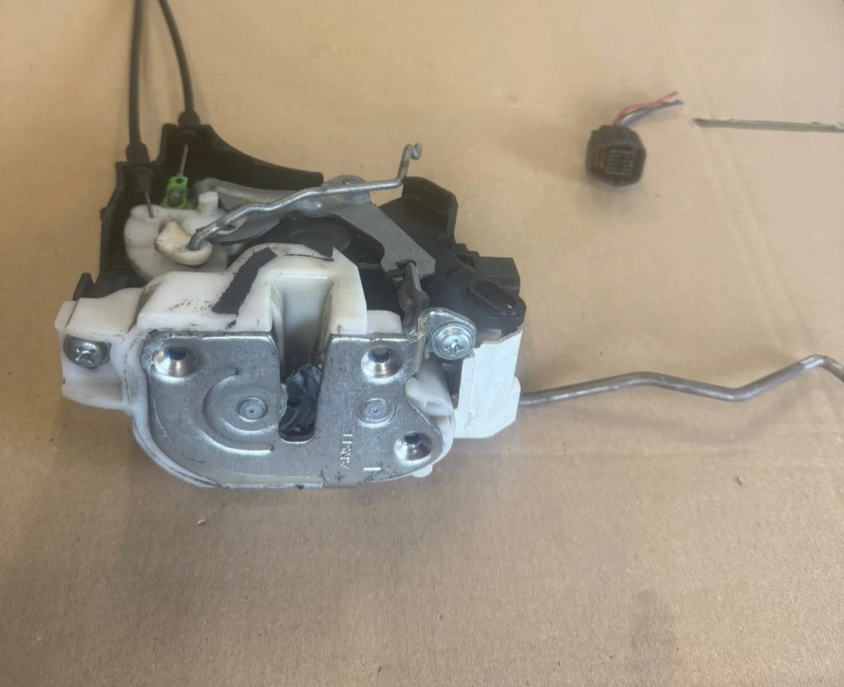 Mitsubishi Lancer VIII slot links voor