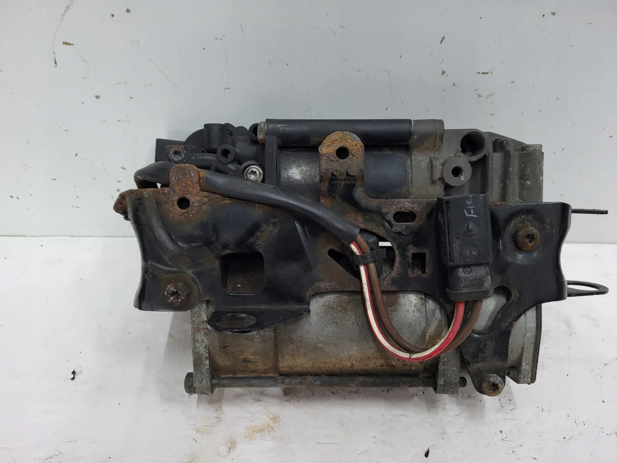 Kompressor Airmatic Mercedes W212 W218 image 3