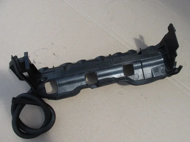 Suzuki Grand Vitara Injector Rail Cover 8200368043 image 3