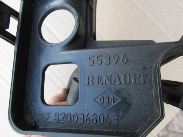 Suzuki Grand Vitara Injector Rail Cover 8200368043 image 5