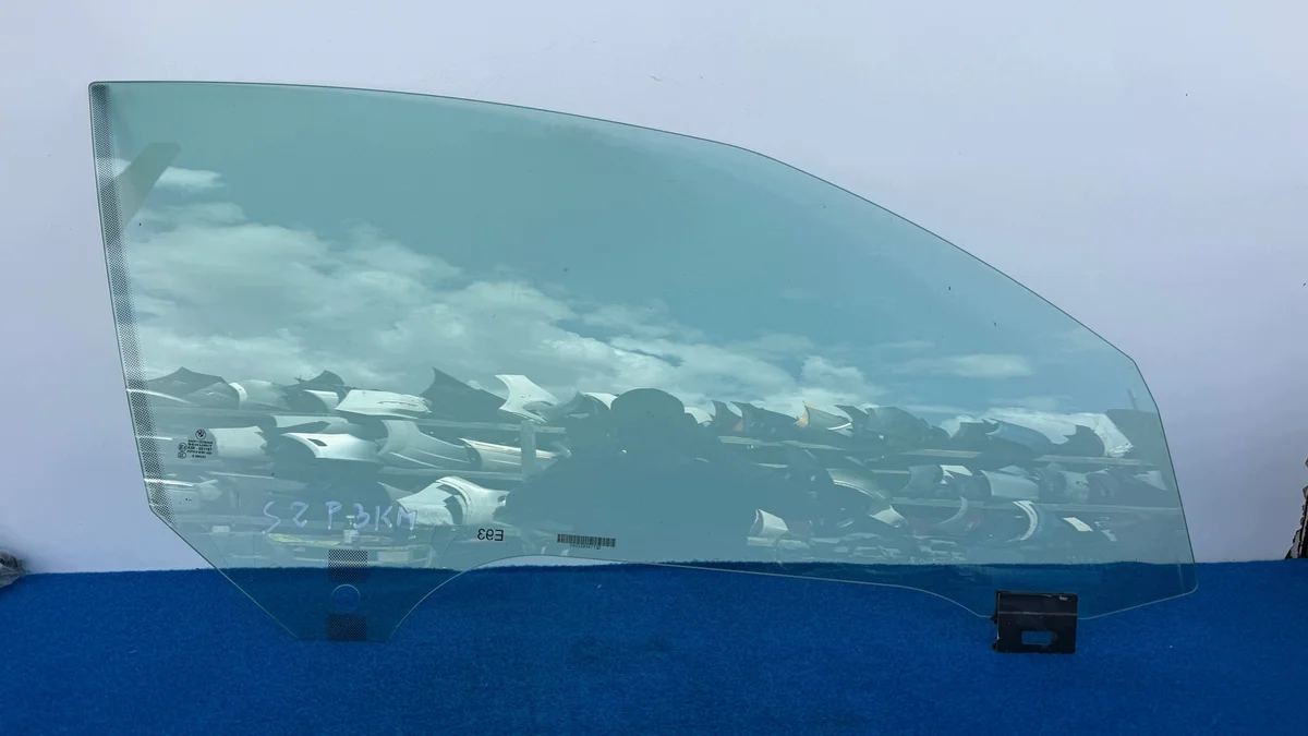 BMW E93 dörrglas höger fram 43R-001167