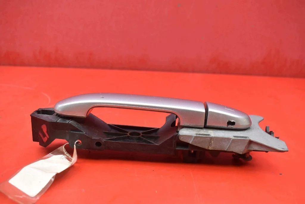 Nissan Note E11 Front Left Door Handle Silver image 3
