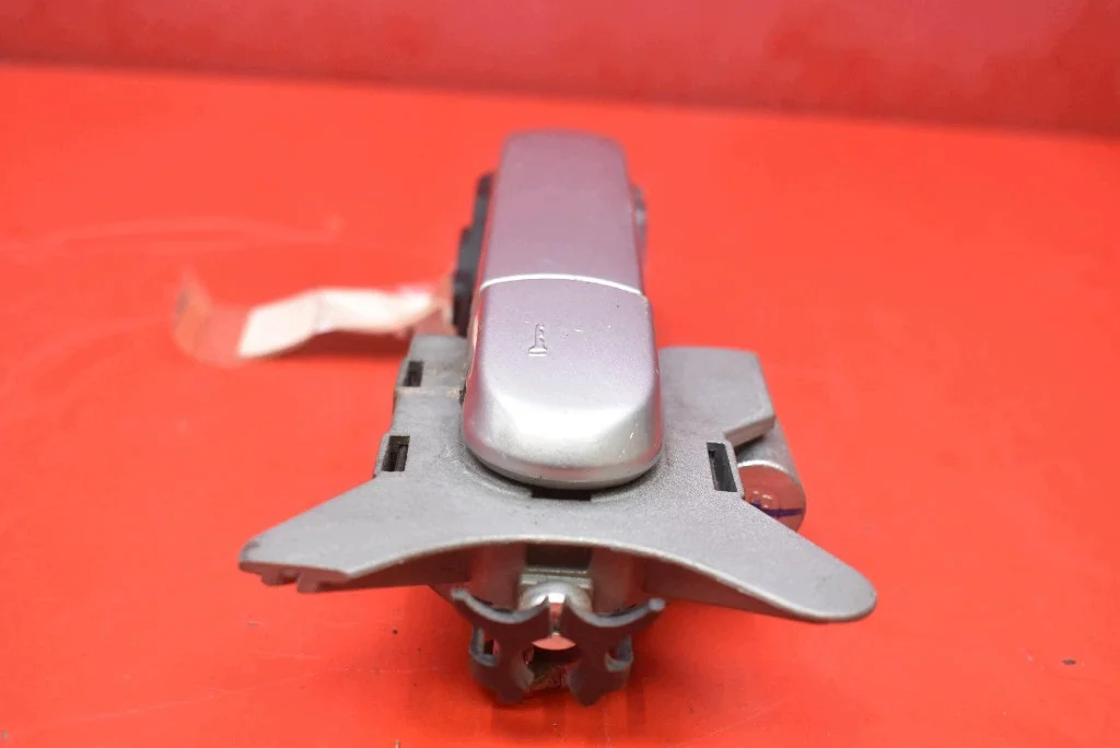 Nissan Note E11 Front Left Door Handle Silver image 4