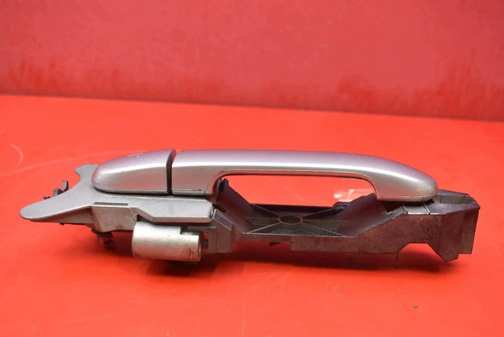 Nissan Note E11 Front Left Door Handle Silver image 5