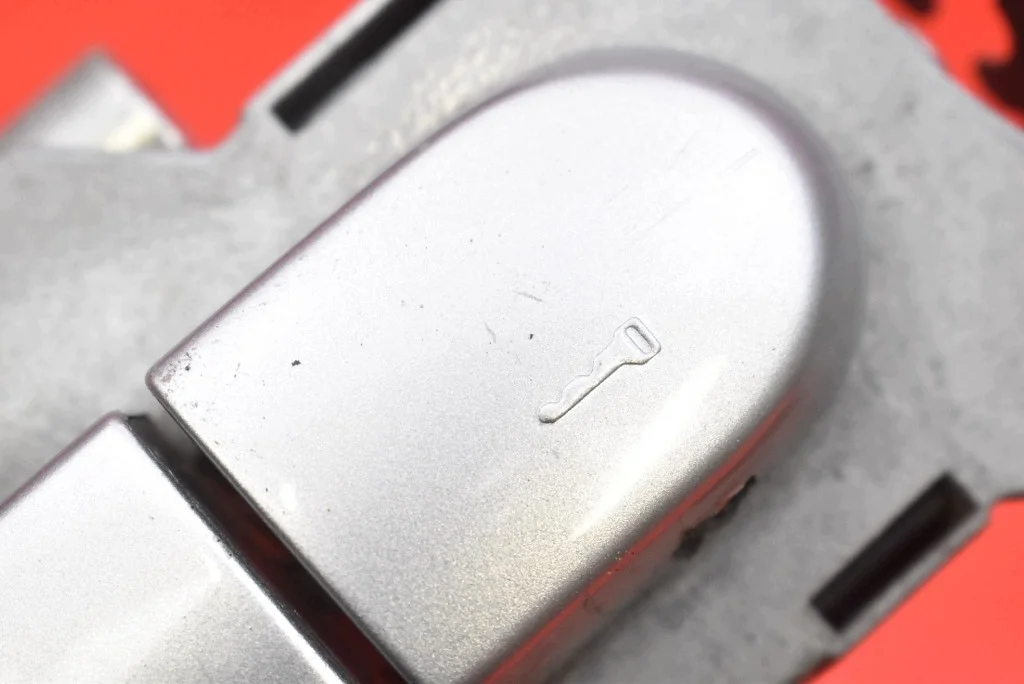 Nissan Note E11 Front Left Door Handle Silver image 8