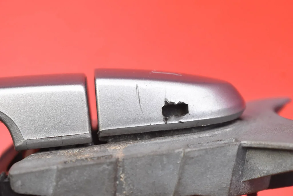 Nissan Note E11 Front Left Door Handle Silver image 9