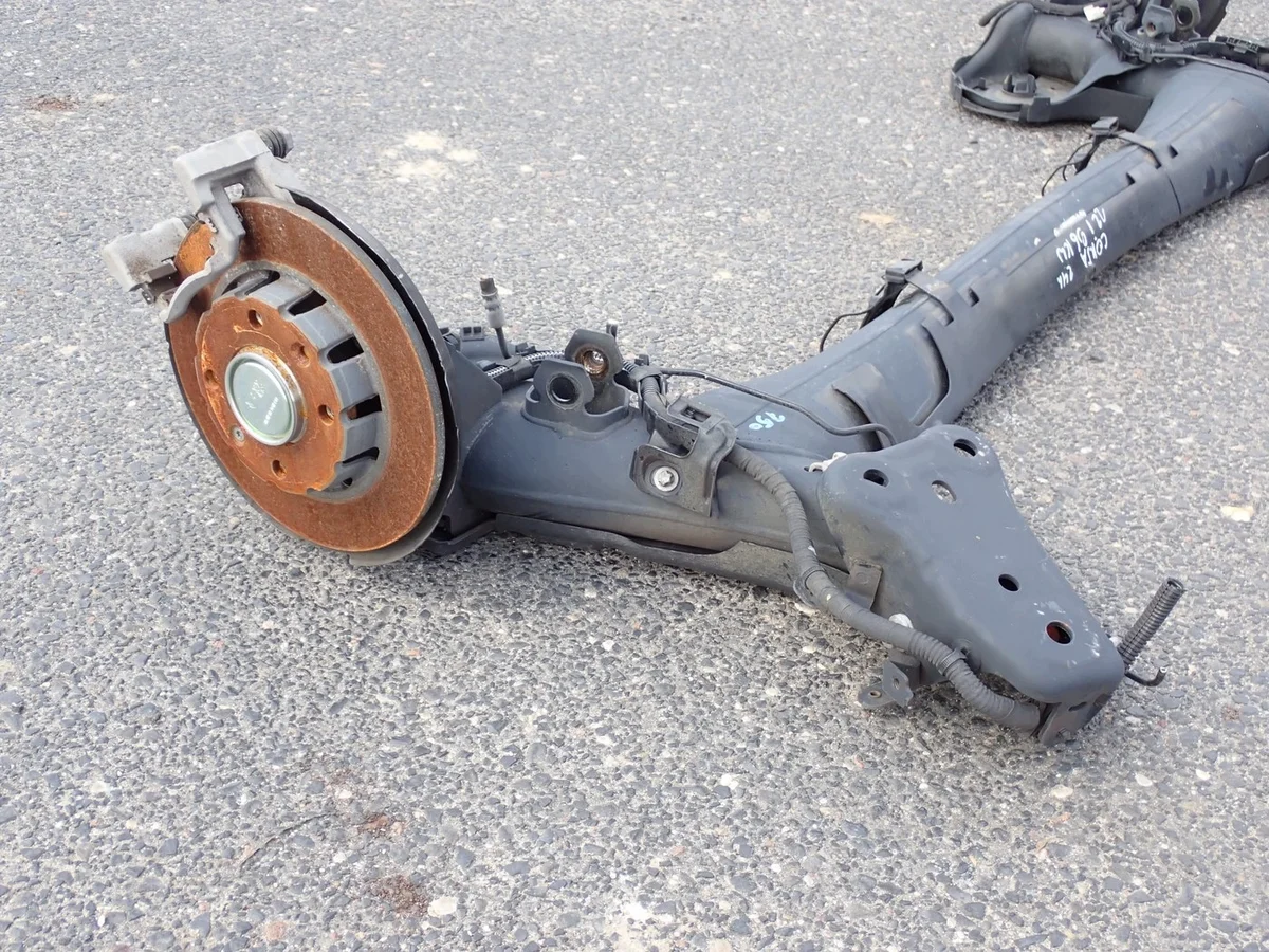 Essieu arrière Opel Corsa F 1.2i image 3