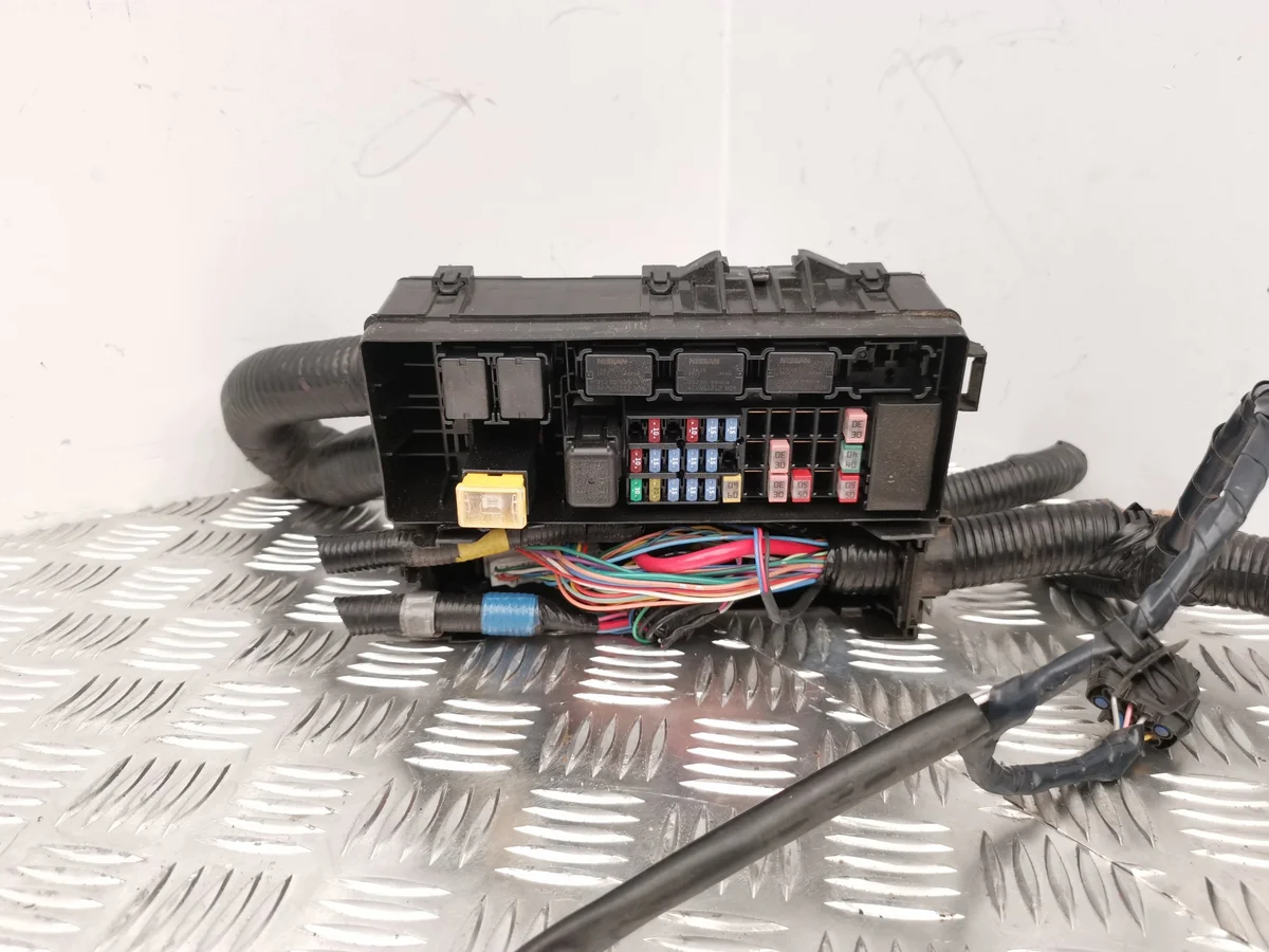 Nissan Pathfinder R53 Zekeringkast 3.5 Benzine image 6