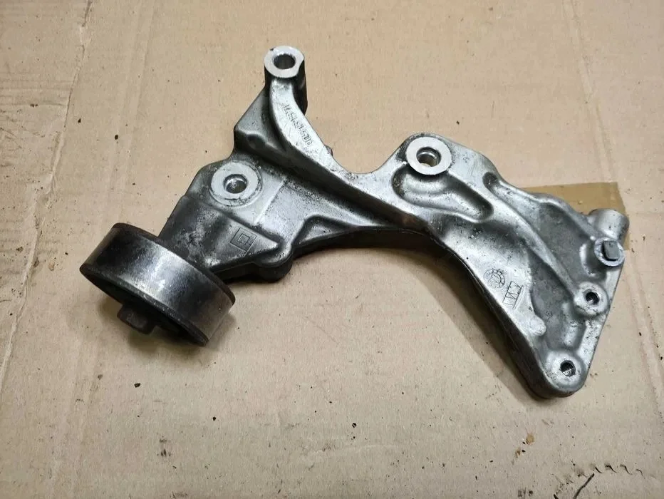 Supporto alternatore Dodge Nitro Jeep Wrangler 2.8 CRD