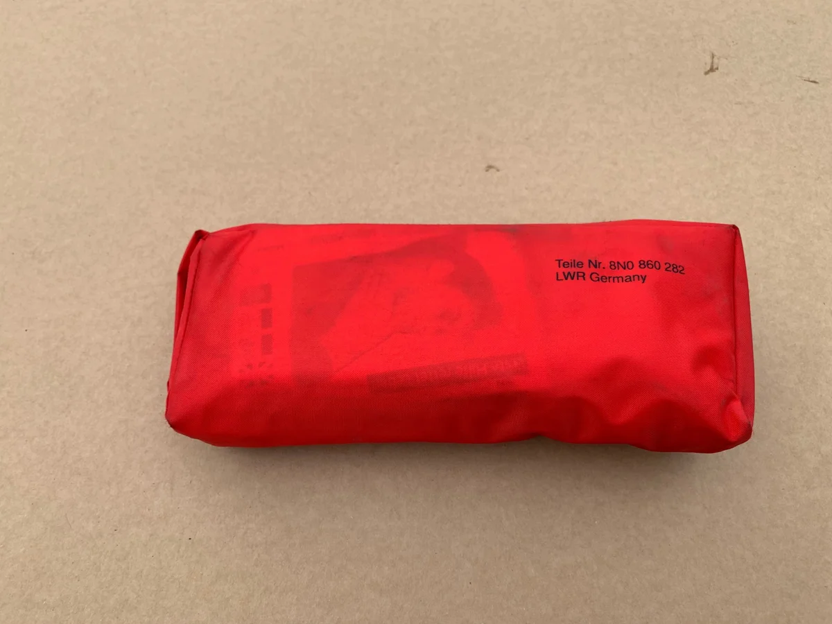 Audi TT 8N First Aid Kit 8N0860282 Used image 3