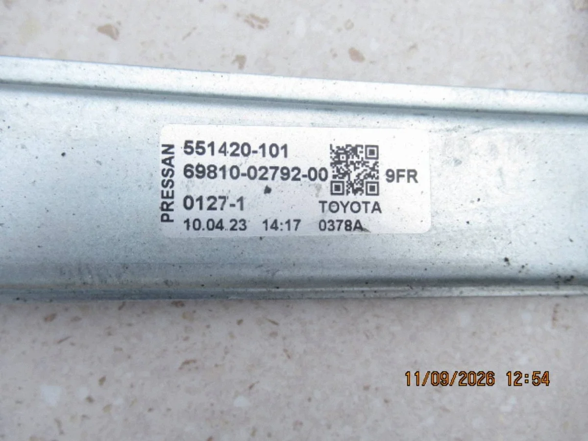 Manuelle Fensterheber vorne links Toyota Corolla E210 image 5