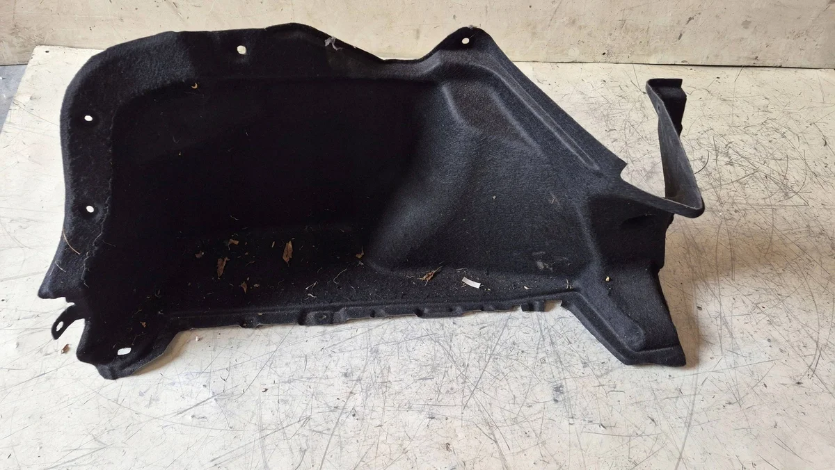 Skydd underrede höger bak Toyota Corolla E21